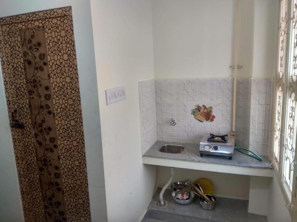 فندق Pmr Enclave Near Apollo Hospital شيناي المظهر الخارجي الصورة